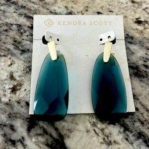 New with tags. Kendra Scott blue earrings.